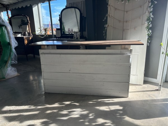 Picture of Bar, Wood/White